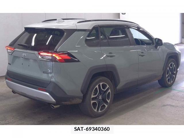 Toyota RAV4 2021-05 8055582-3