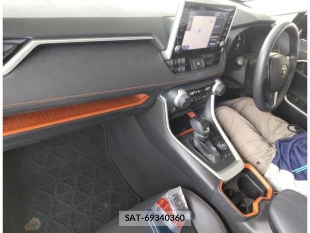Toyota RAV4 2021-05 8055582-4