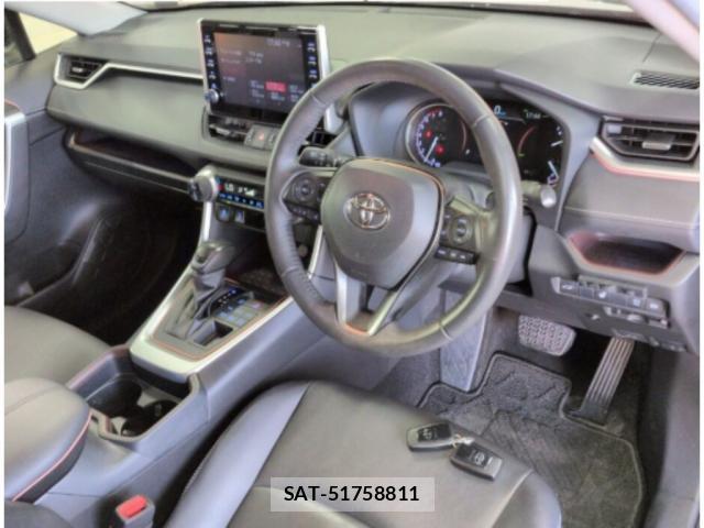 Toyota RAV4 2021-02 8055976-2