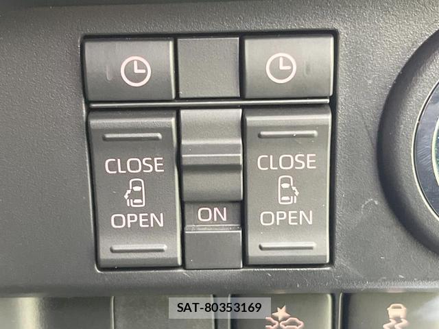 Toyota ROOMY 2023-01 8054037-3