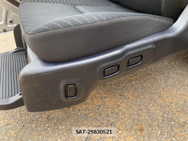 Toyota ROOMY 2018-06 8054305-15
