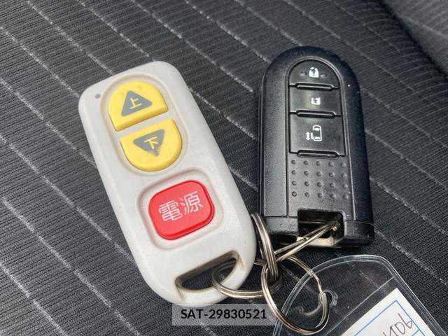 Toyota ROOMY 2018-06 8054305-4