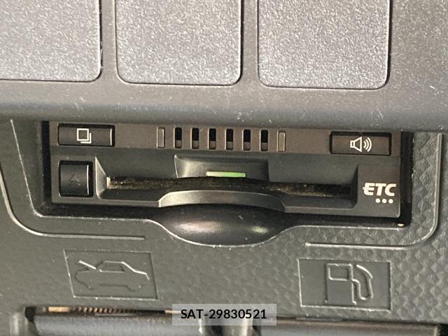 Toyota ROOMY 2018-06 8054305-6