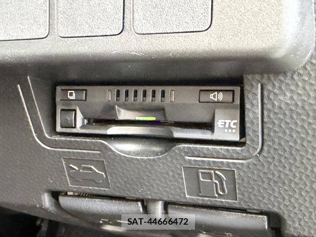 Toyota ROOMY 2018-01 8054393-9