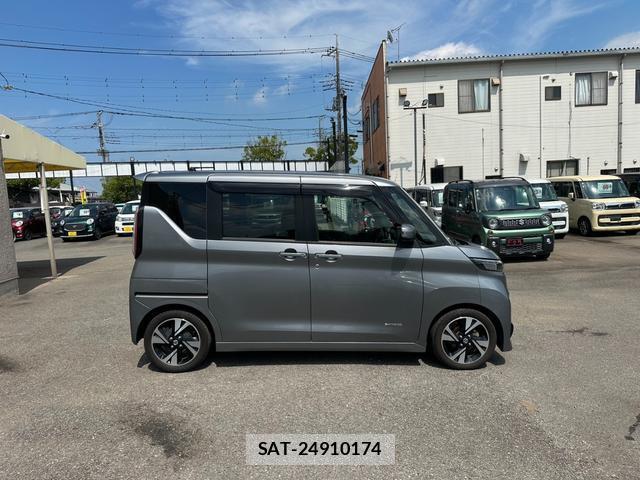 Nissan ROOX 2020-07 8056053-5