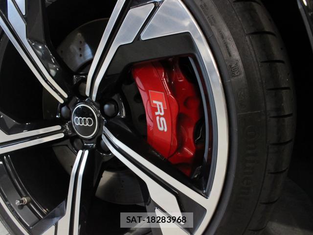 Audi RS4 2024-03 8054231-13
