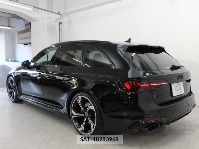 Audi RS4 2024-03 8054231-6