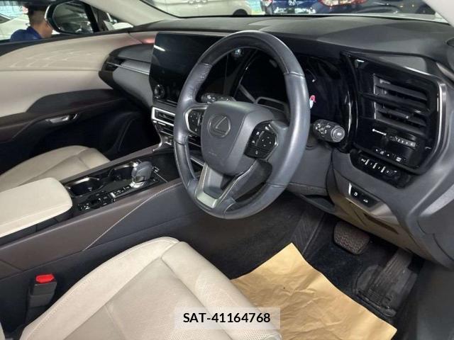Lexus RX 2023-06 8053325-8
