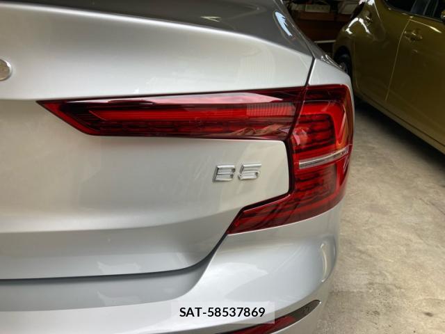 Volvo S60 2022-10 8053913-13