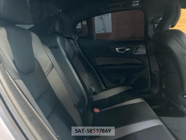Volvo S60 2022-10 8053913-17