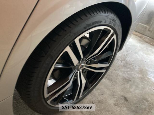 Volvo S60 2022-10 8053913-5