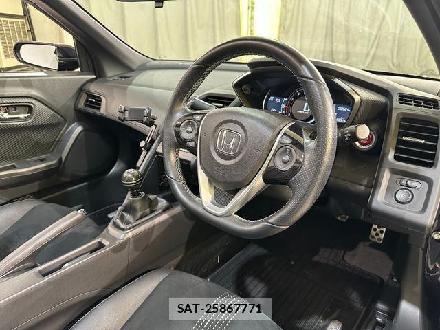 Honda S660 2016-04 8054542-9