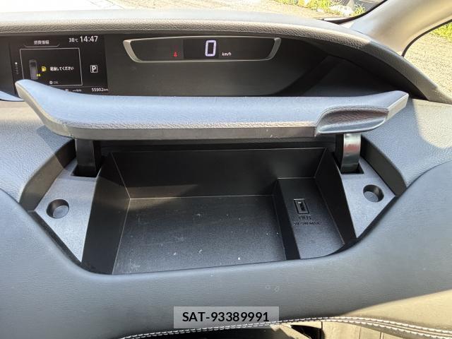 Nissan SERENA 2018-03 8054150-3