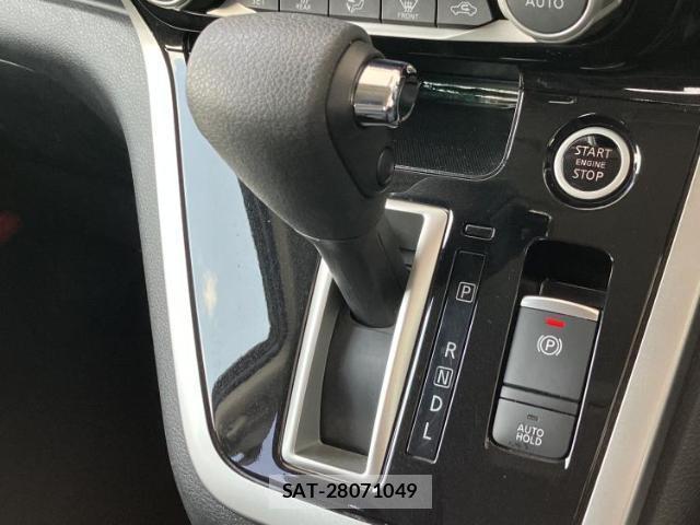 Nissan SERENA 2018-01 8056198-16