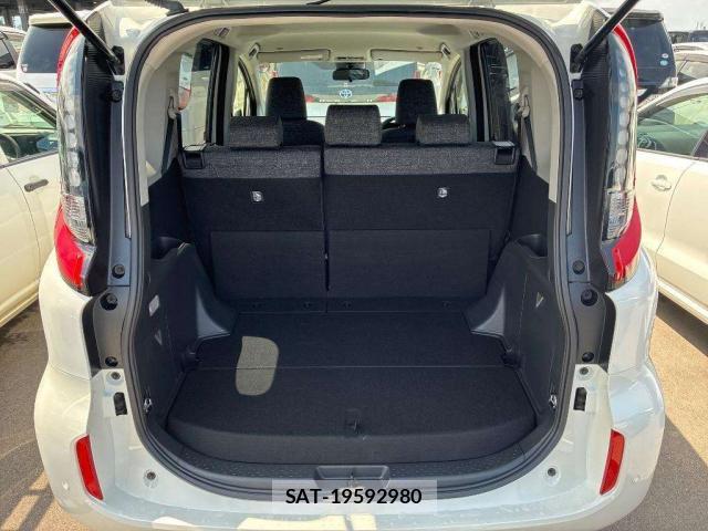 Toyota SIENTA 2023-11 8053336-8