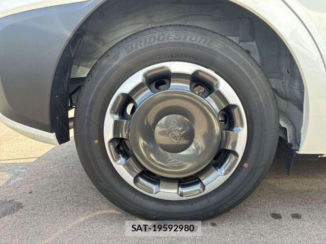 Toyota SIENTA 2023-11 8053336-9
