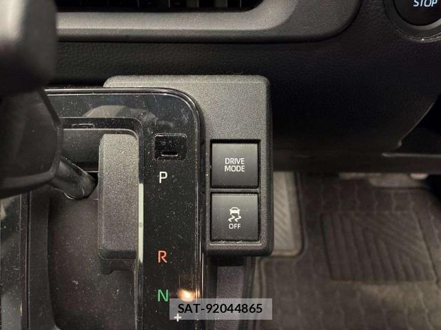 Toyota SIENTA 2024-09 8053342-11