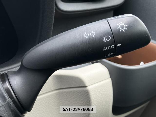 Toyota SIENTA 2023-06 8053521-14