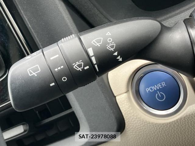 Toyota SIENTA 2023-06 8053521-15