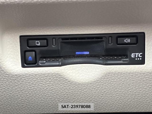 Toyota SIENTA 2023-06 8053521-17