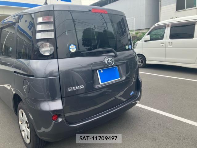 Toyota SIENTA 2010-02 8053953-13
