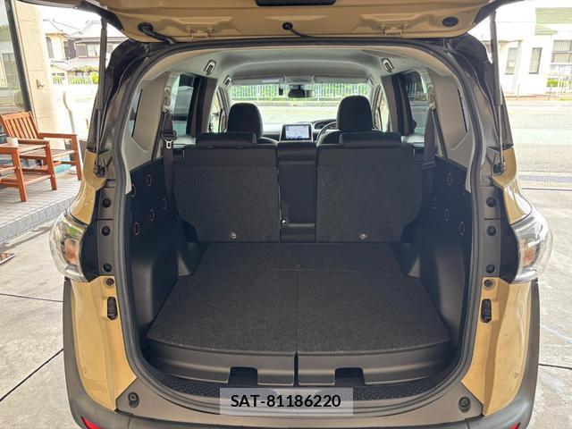 Toyota SIENTA 2018-09 8054837-18