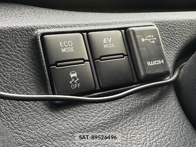 Toyota SIENTA 2018-12 8054904-11