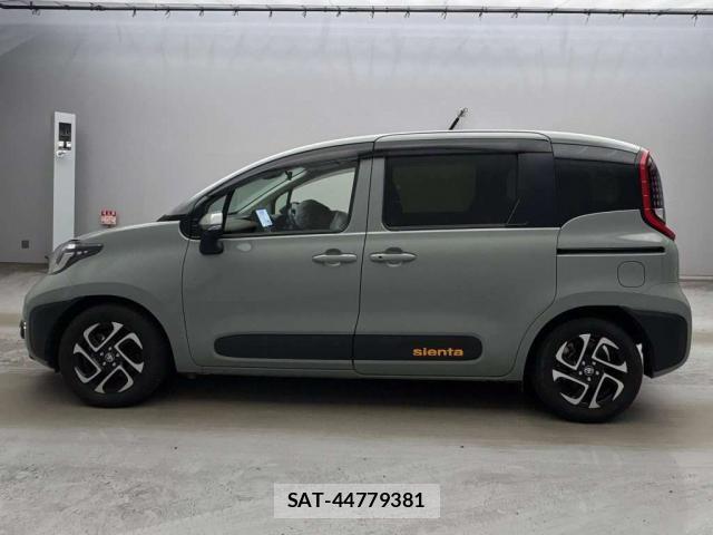 Toyota SIENTA 2022-12 8055042-14