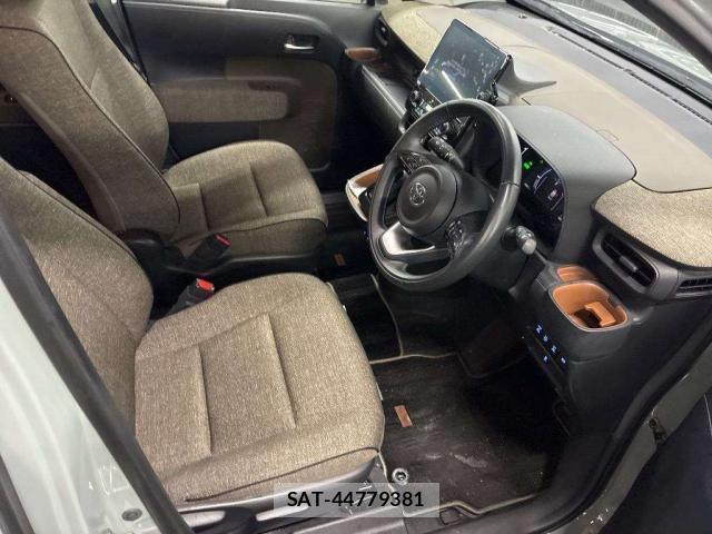 Toyota SIENTA 2022-12 8055042-5