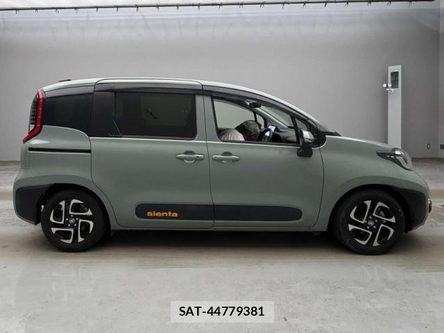 Toyota SIENTA 2022-12 8055042-8