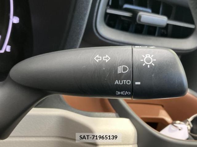 Toyota SIENTA 2023-06 8056204-15