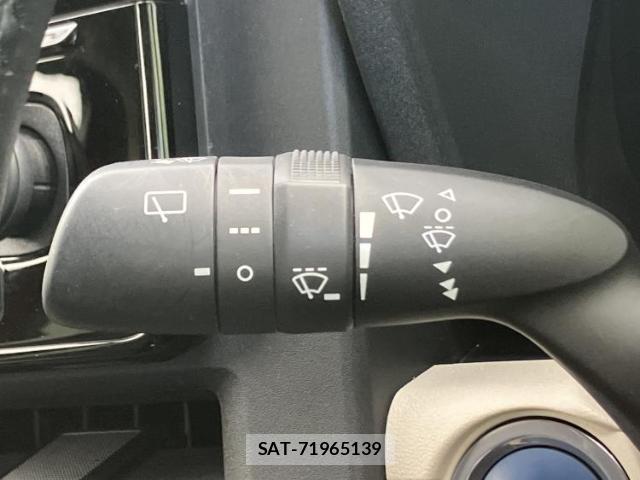 Toyota SIENTA 2023-06 8056204-16