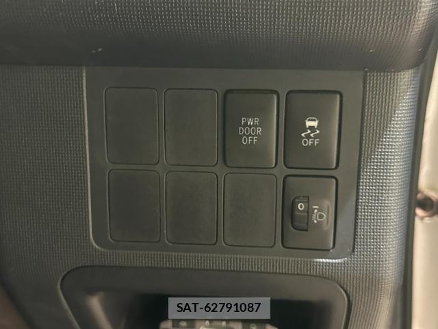 Toyota SPADE 2014-02 8056299-5