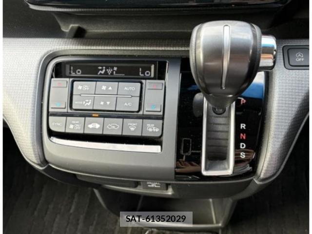 Honda e 2018-12 8055585-8