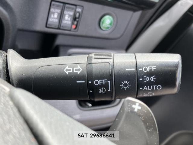 Honda e 2017-08 8056142-15