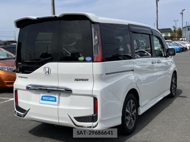Honda e 2017-08 8056142-2