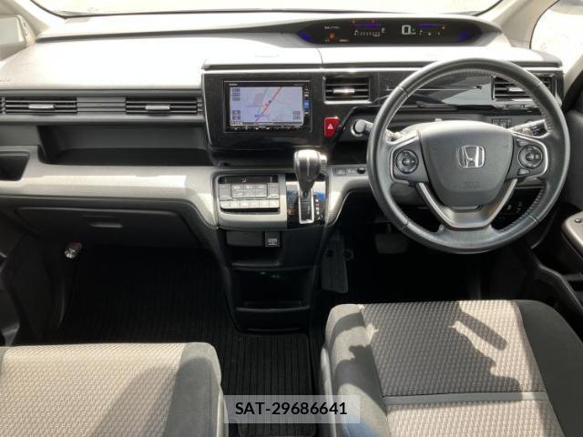Honda e 2017-08 8056142-3