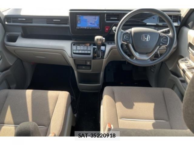Honda e 2019-07 8053359-2