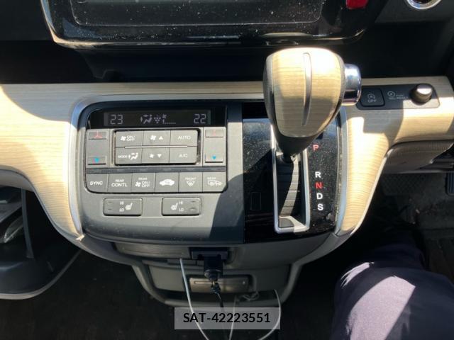 Honda e 2015-10 8053938-10