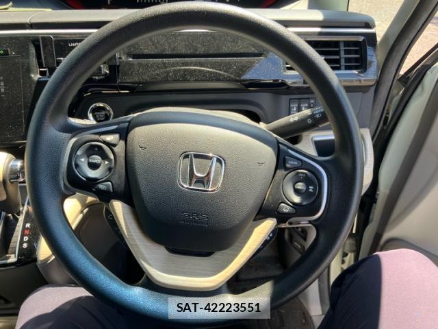 Honda e 2015-10 8053938-11
