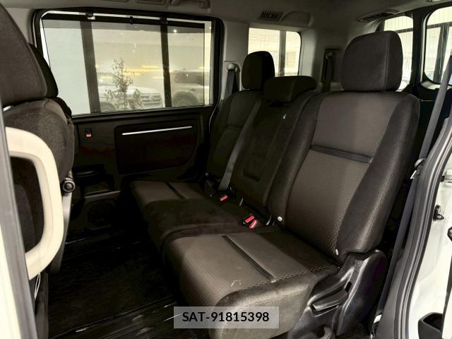 Honda e 2020-10 8054379-15