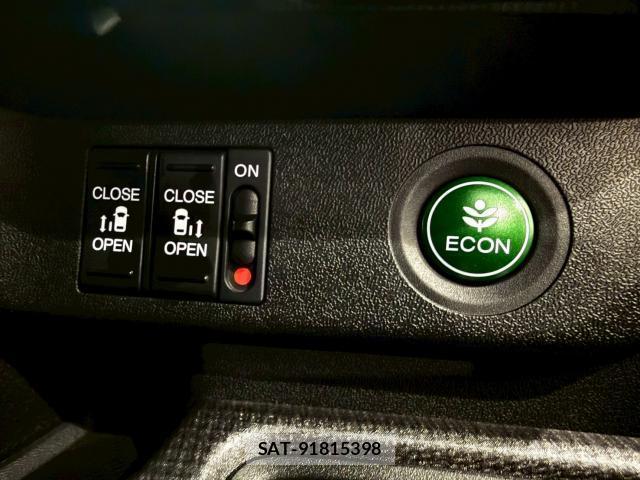 Honda e 2020-10 8054379-18