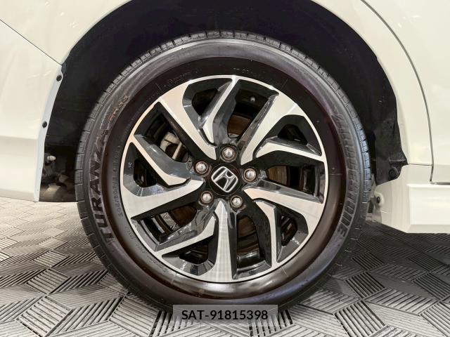 Honda e 2020-10 8054379-19