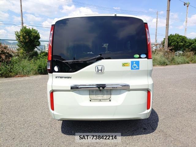 Honda e 2015-06 8055269-1