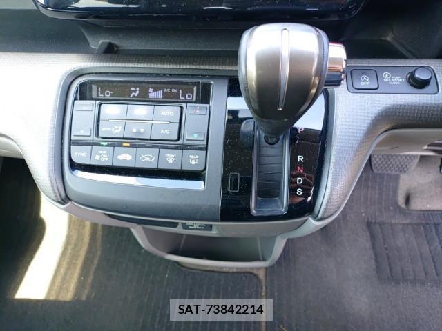 Honda e 2015-06 8055269-11