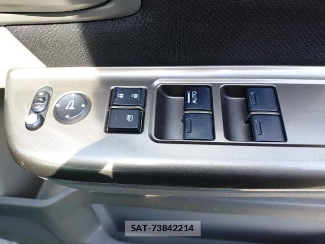 Honda e 2015-06 8055269-13