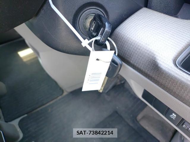 Honda e 2015-06 8055269-14