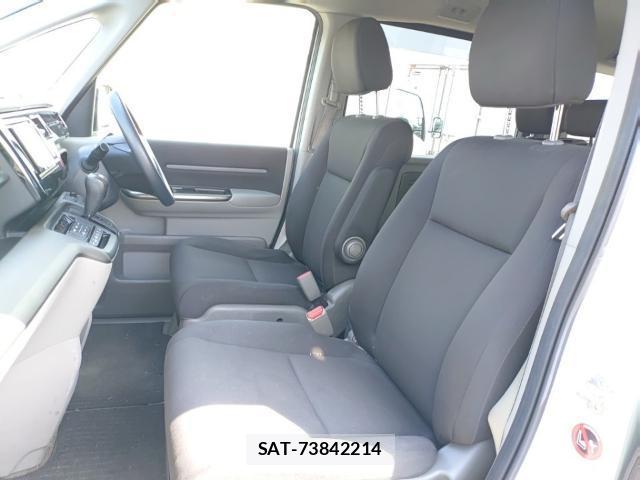 Honda e 2015-06 8055269-15