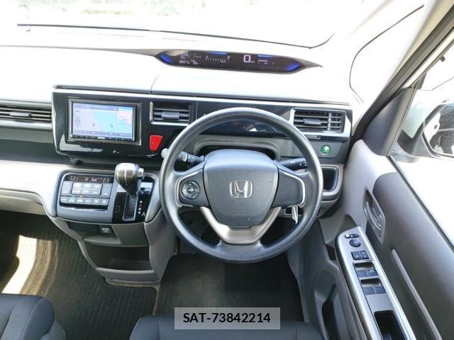 Honda e 2015-06 8055269-2