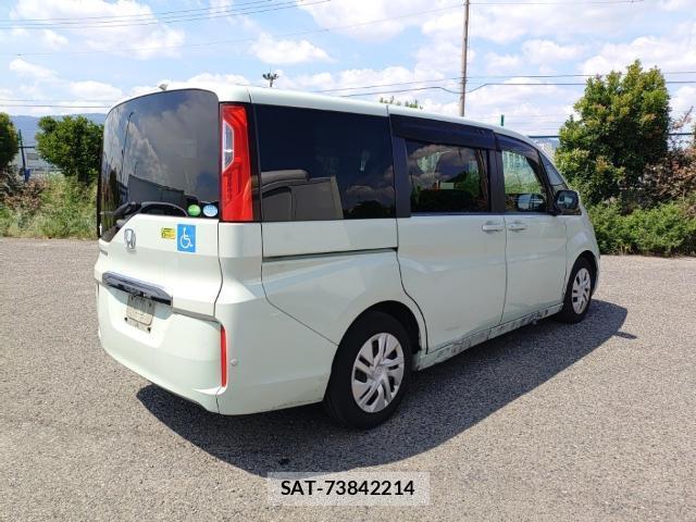 Honda e 2015-06 8055269-4
